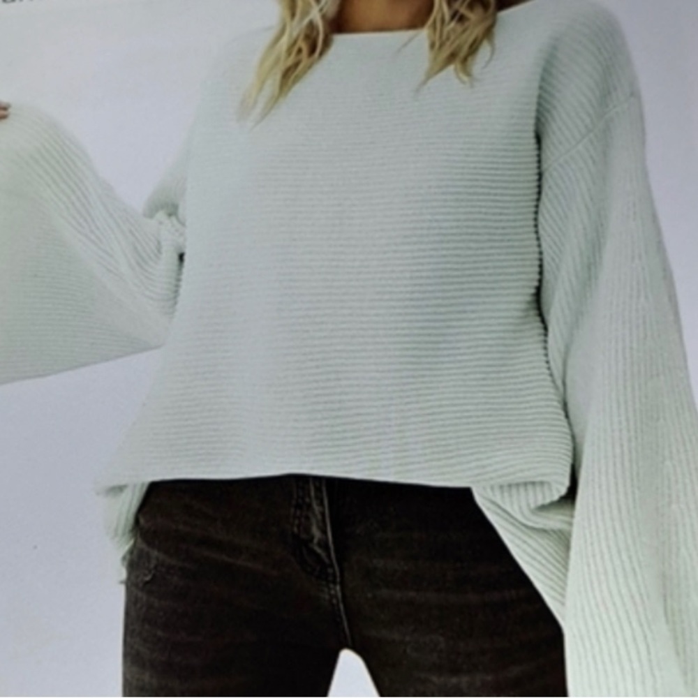 Bell Sleeve Women’s Sweater Size Large
